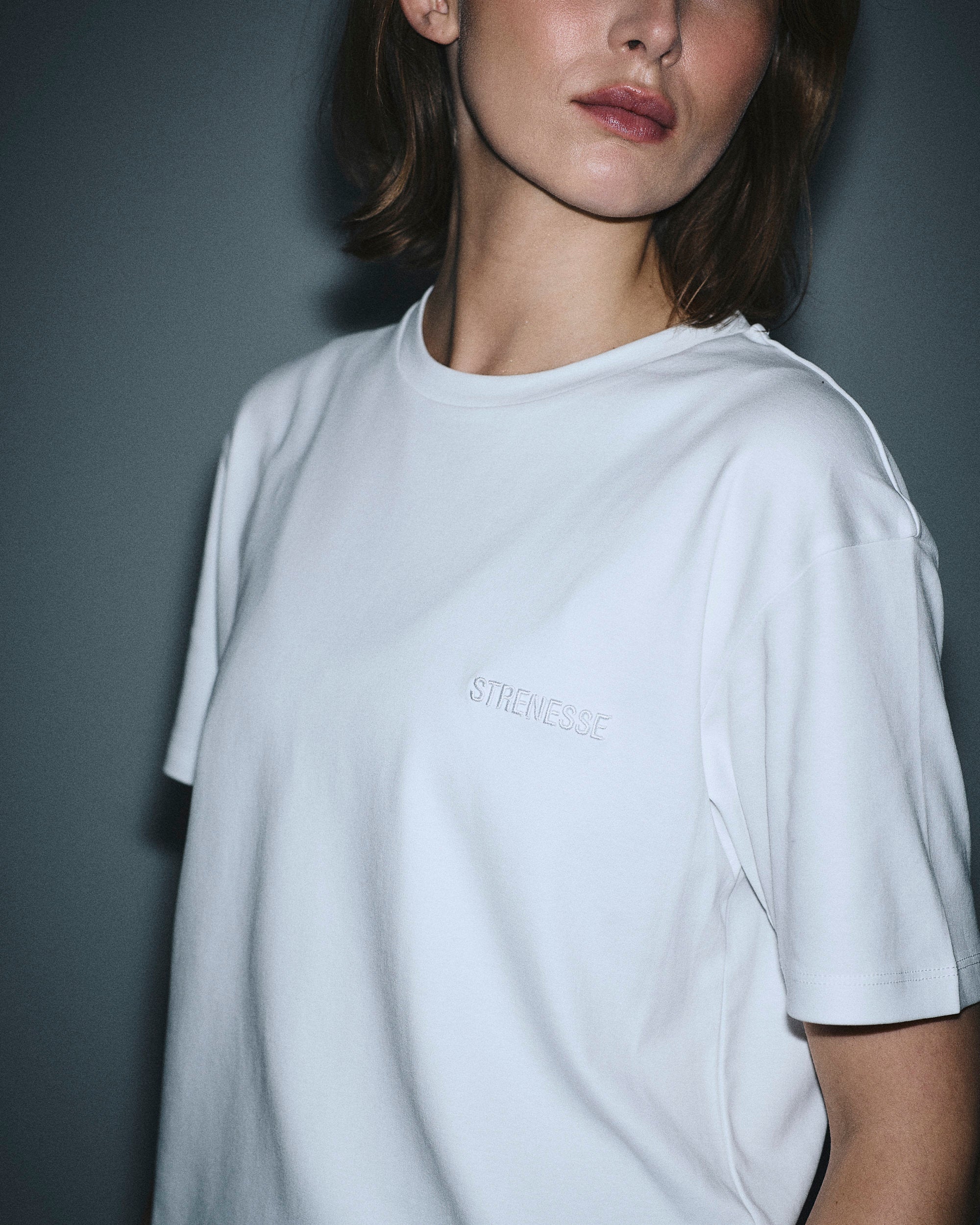 T-shirt mit Stickerei - unisex