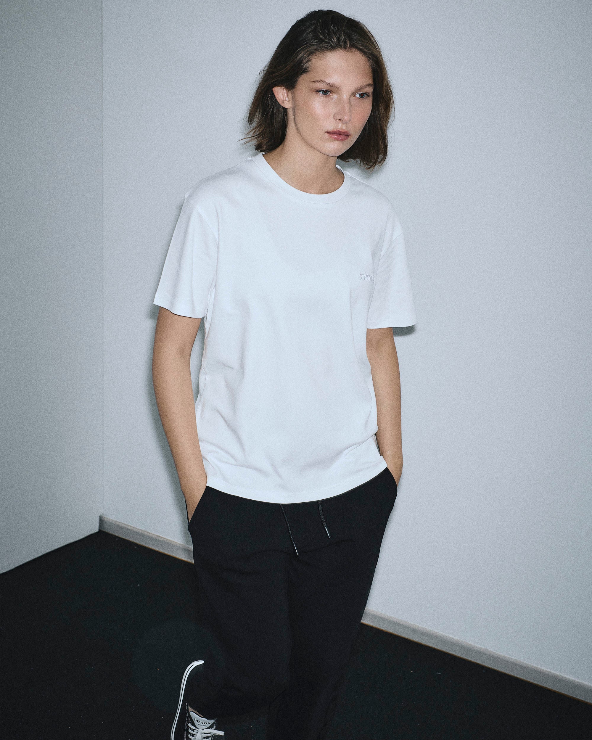 T-shirt mit Stickerei - unisex